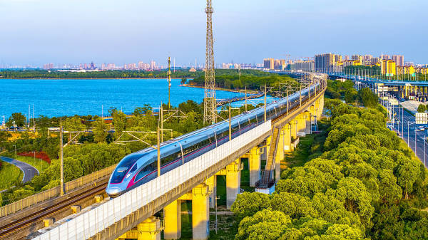 瓦埃勒vs米迪兰特_华人学者灵魂发问：同时开建瓦埃勒vs米迪兰特，中国的都通车十多年了，美国呢？