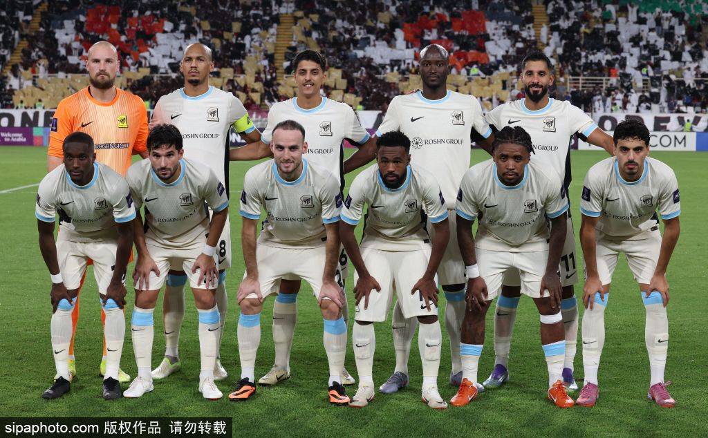 西班牙足协丙组联赛_中超疯狂夜：河南队60分钟狂扫武汉三镇西班牙足协丙组联赛，连胜记录告破！