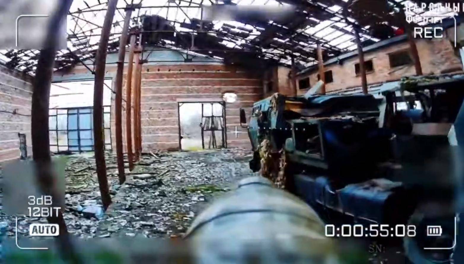 正版皇冠信用网代理_俄军被狠狠上一课：打假海马斯正版皇冠信用网代理，乌军藏地道，靠机器人无人机作战