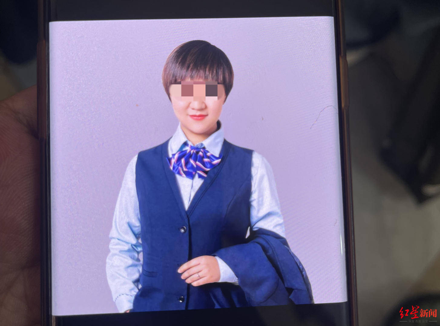 世界杯买只球怎么注册_36岁银行女经理和丈夫先后自杀：生前花180万元预订豪车世界杯买只球怎么注册，身后留下两个幼女丨红星调查