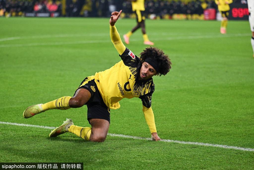 皇冠返水
_德国杯决赛:樊振东3-0完胜奥恰洛夫皇冠返水
,萨尔布吕肯大比分1-0领先背后的故事与战术分析