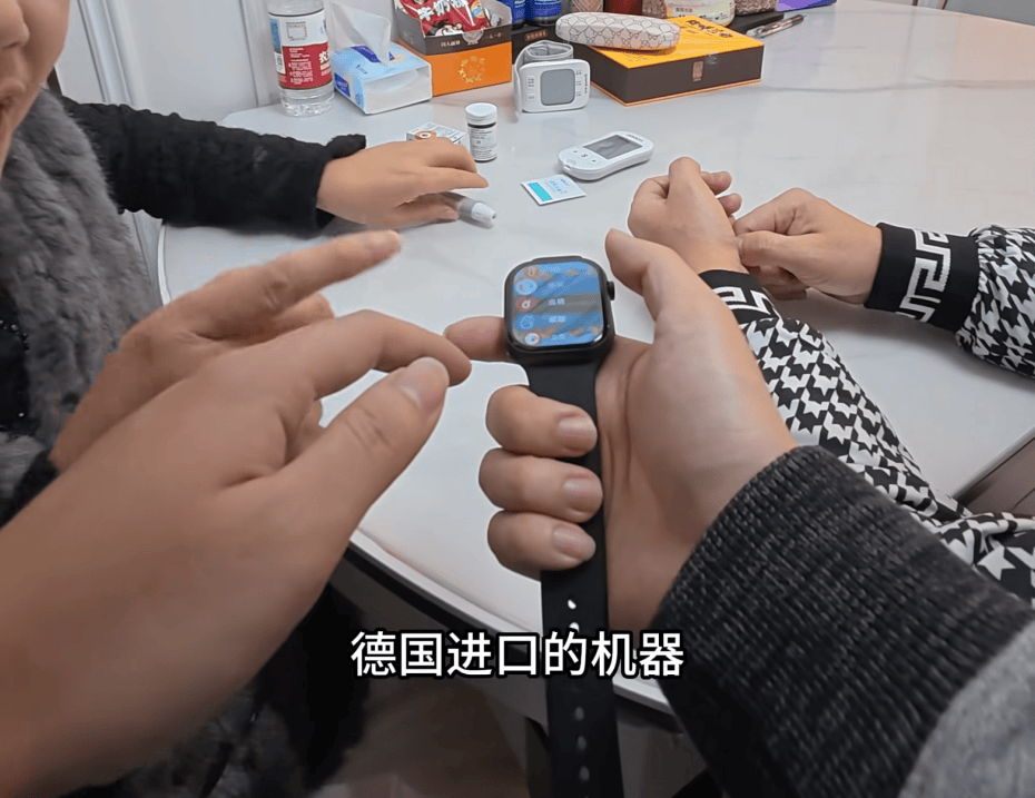 皇冠如何代理_父母花84元网购“神奇手表”皇冠如何代理,儿子发现能测万物:猫咪血糖5.9,吸尘器血糖7.4,父母:下次不买了