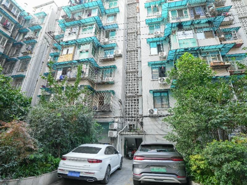 足球盘口官网 _全国人大代表方燕：建议强制清退严重侵害业主利益的物业公司